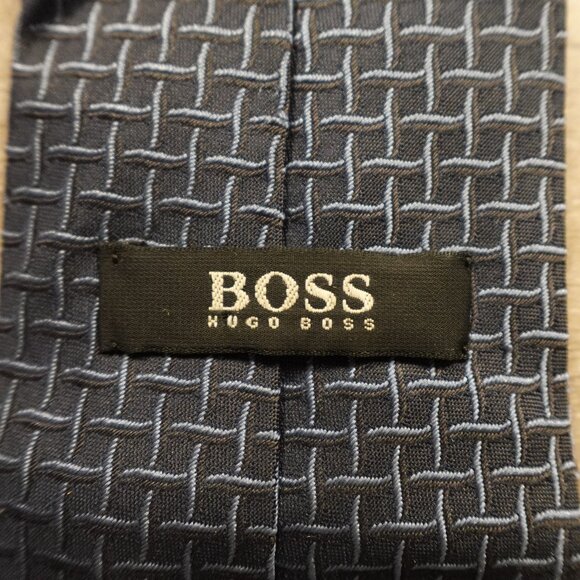 Hugo Boss Silk Tie Made in Italy Navy Blue Basketweave Pattern - Picture 2 of 6
